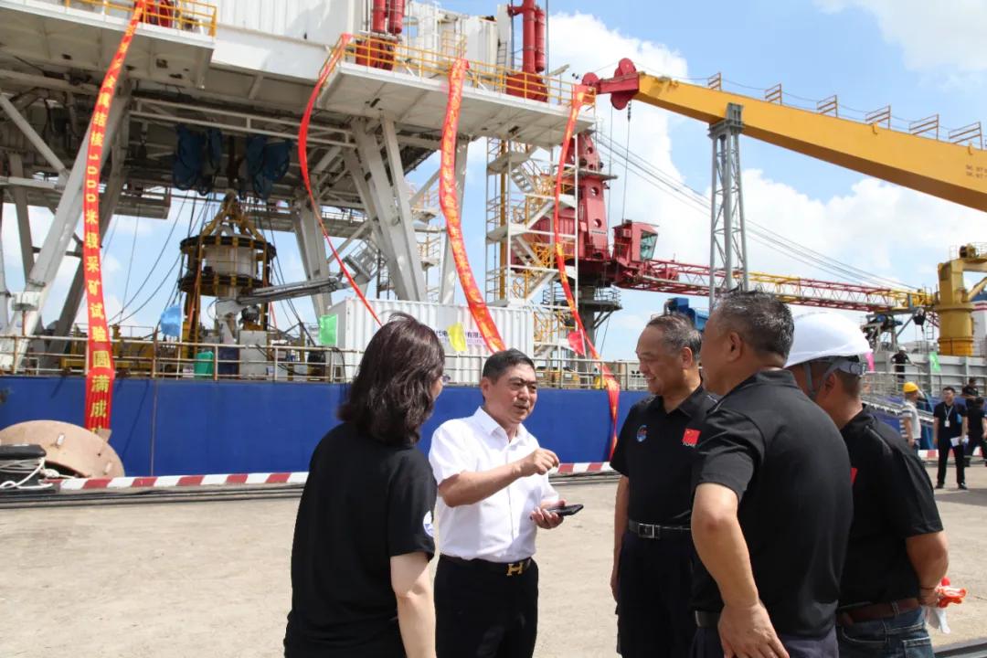 和战友凑钱创业！曾经的老船长逆袭成了大型拖轮企业老板