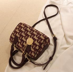 淘宝女包哪个最好看又实惠,淘宝上哪个店的女包是正品