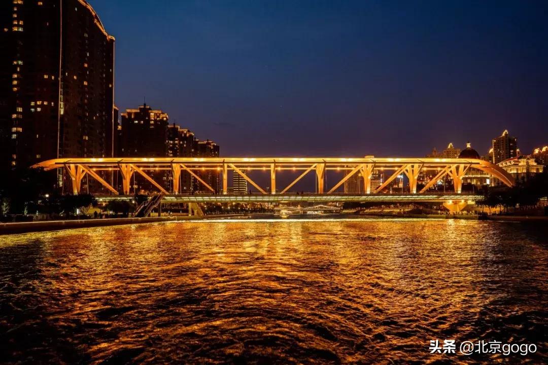 抓住夏天的尾巴放肆玩乐，一起打卡隔壁城市这条网红游船