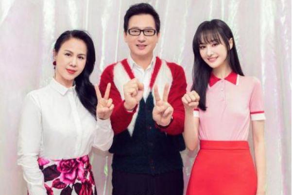 人前是巨星，人后是赚钱工具？这7位明星的爹妈，堪比“吸血鬼”