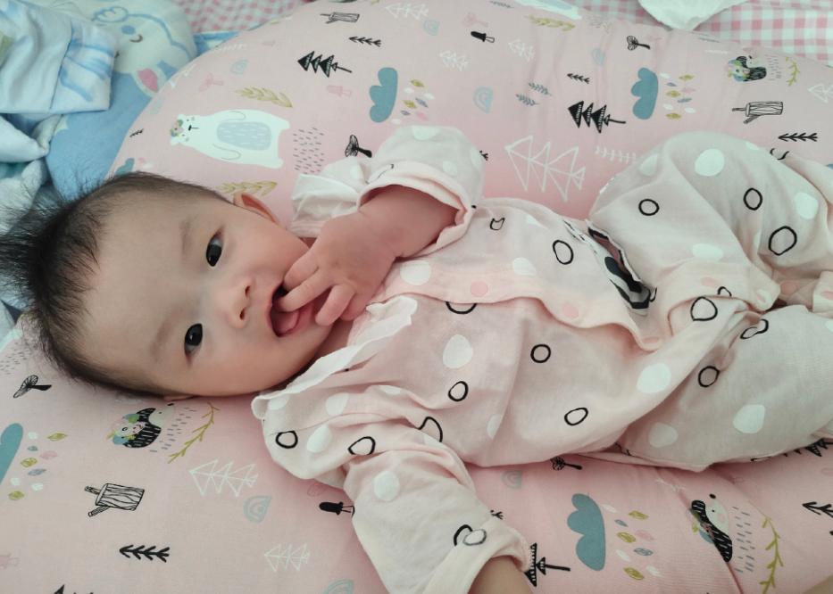 婴儿12个月发育图解,婴儿一月睡二月哭闹口诀