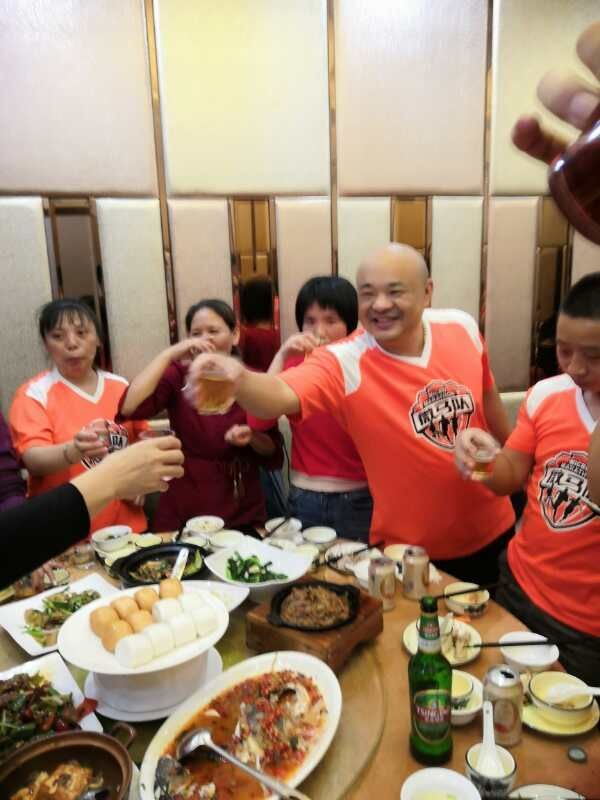 相逢是歌相聚是缘你我同行下句,相逢是缘相聚是情诗