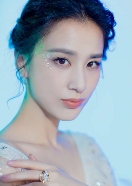 乘风破浪的姐姐黄圣依礼服 (黄圣依深v礼服走红毯完整版)