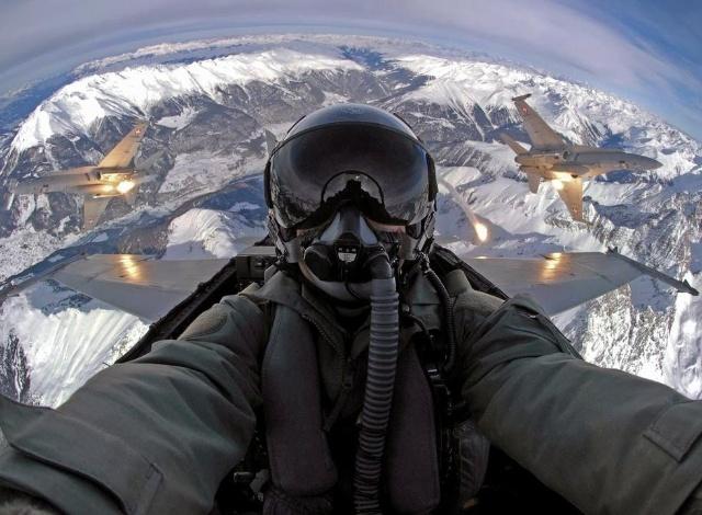 空军飞行员和士兵区别,空军飞行员待遇和退伍费