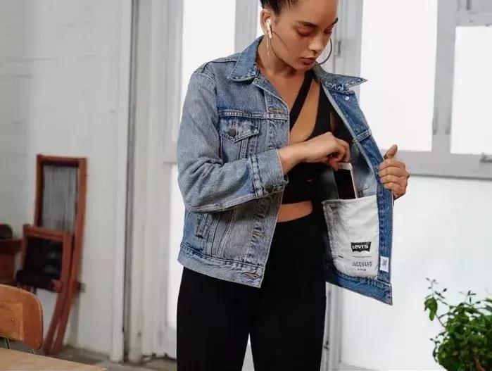 触摸衣服袖口来控制手机操作？智能夹克带你体验真·魔法