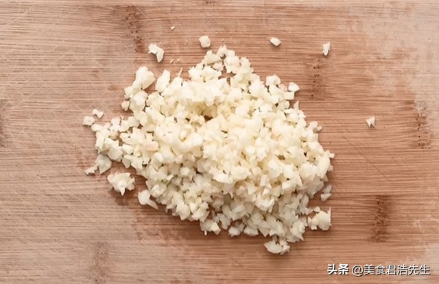 大蒜怎么吃才不会上火,大蒜怎么吃才不口臭