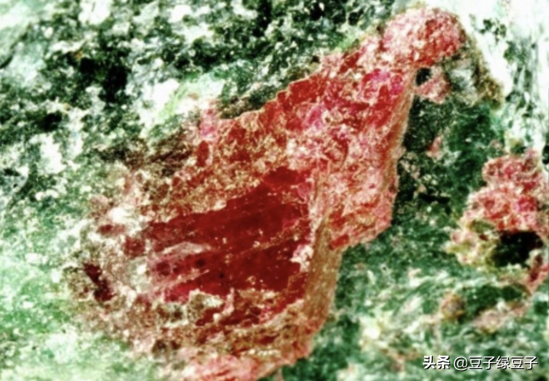 俄罗斯发现巨型钻石,俄罗斯发现巨型钻石坑