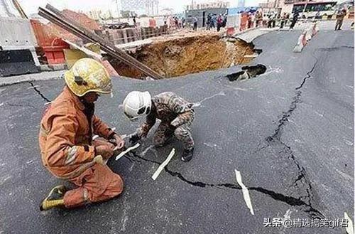 踢不到球的搞笑视频,踢不进球门搞笑名场面