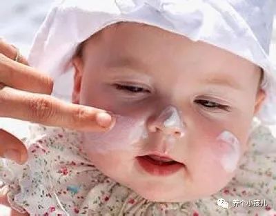 宝宝出现湿疹的原因和护理措施,高烧湿疹的症状及治疗方法