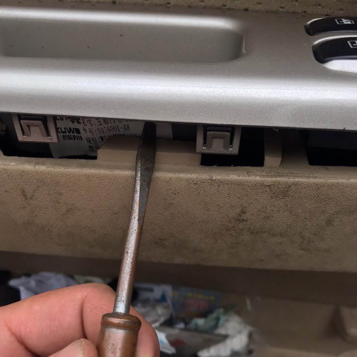 车窗升降机更换多少钱,如何自己动手更换车窗升降器