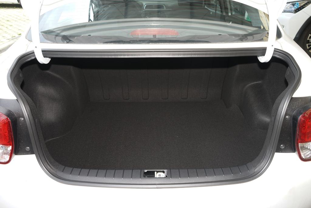 现代瑞纳4.99万就能入手,最实在最省油动力强价格优惠的车