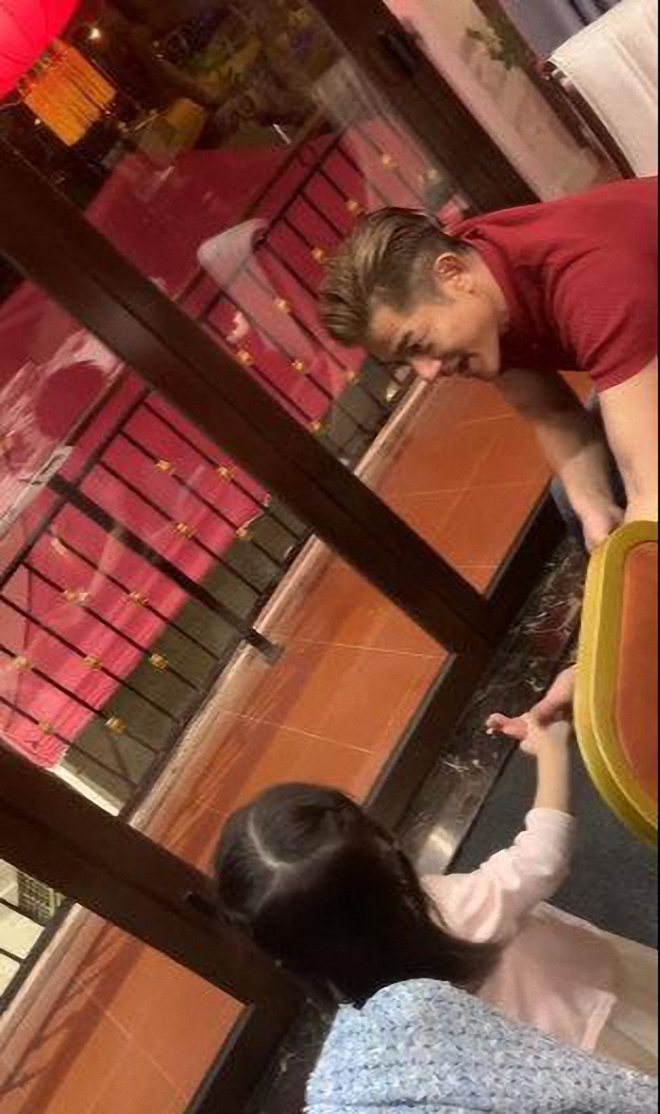 郭富城携娇妻和女儿公开露面,郭富城妻女