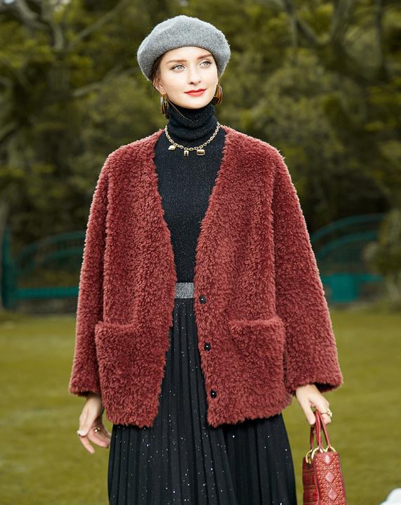 冬天穿什么外套？高档又时尚的羊剪绒大衣，穿它气质才爆表