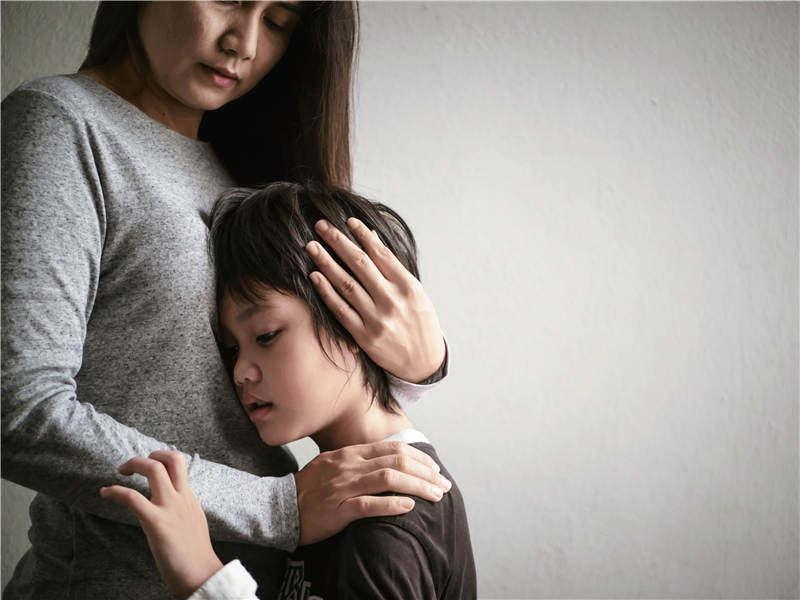 经历一年多的分离后，女儿患了“夜惊症”，如何建立安全感？咨询师告诉我“可以惯着她”