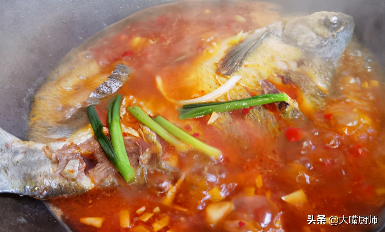 炖鱼时放点什么才能没有腥味呢,炖鱼怎么去腥什么时候放料酒