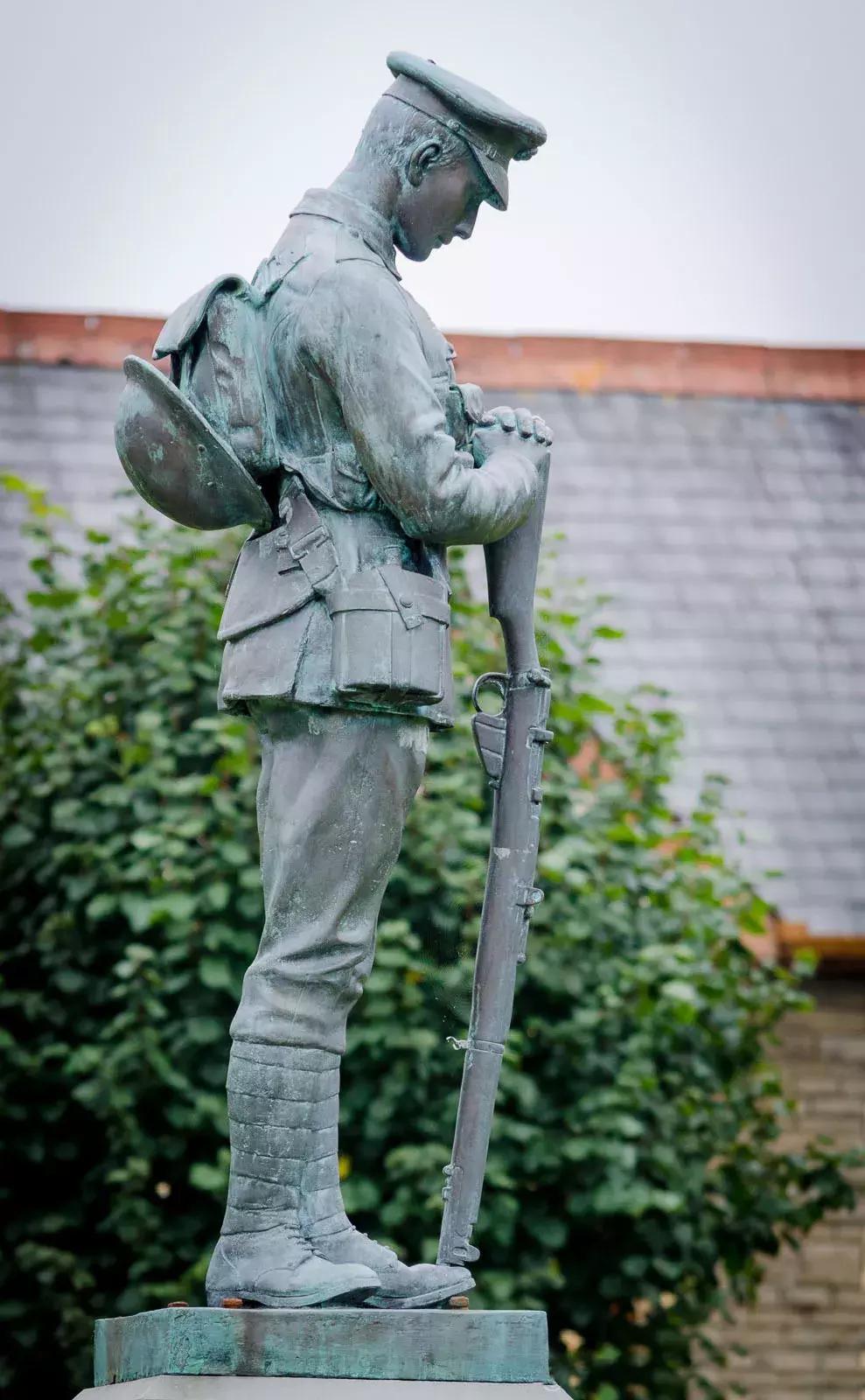 百年前的中国受尽列强欺凌资料,100年前的中国劳工真实影像