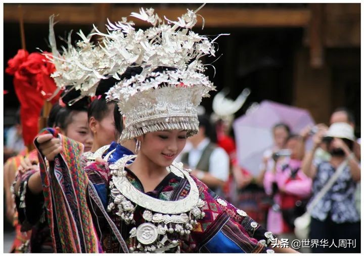 “跪杀”黑人案中的苗人警察：在美国，为什么有20多万苗族人？