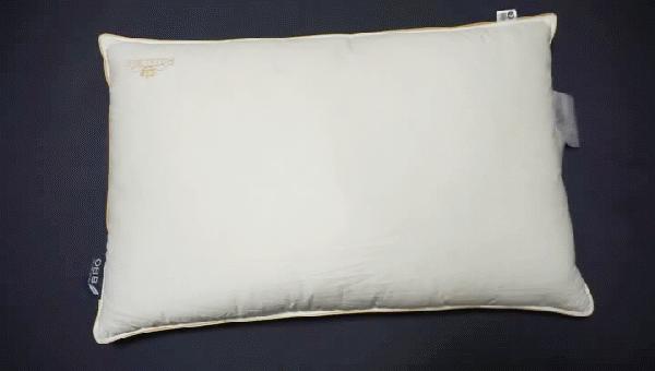 鸭绒枕头怎么做才不跑毛,睡了就不想醒的枕头