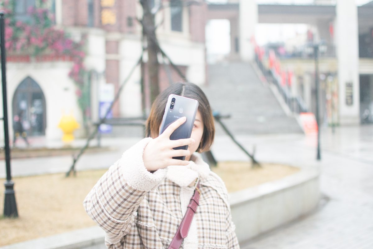 三星挖孔屏新专利曝光,三星挖孔屏测评