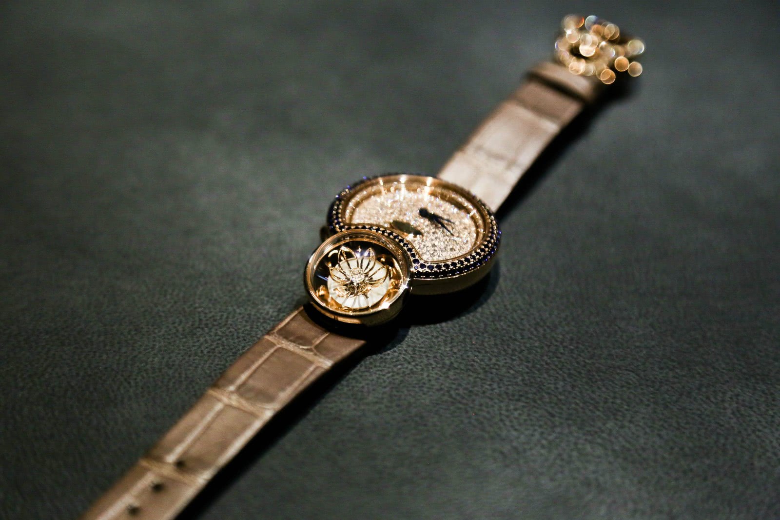 雅克德罗手表维修,雅克德罗表盘碎了怎么修复