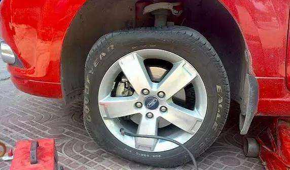 汽车轮胎侧面被钉子扎了怎么办,汽车轮胎侧边被钉子扎了怎么办