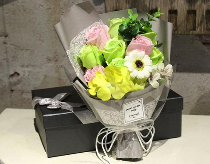 带新生儿外出需要带物品,新生儿刚回家洗澡需要注意哪些事