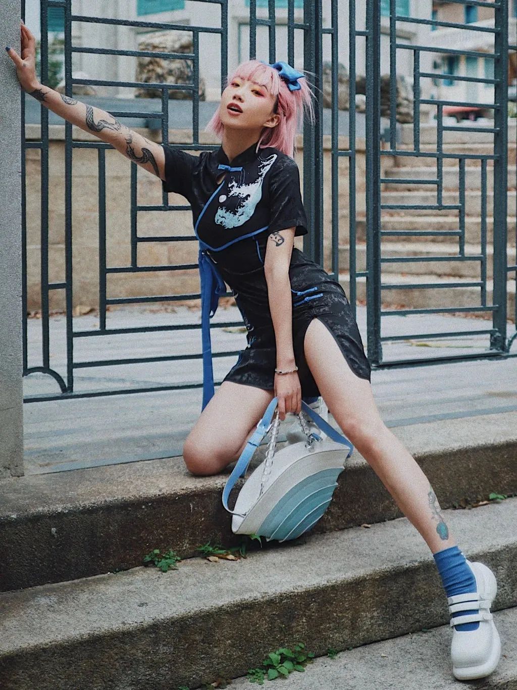 28岁成都女孩180㎡豪宅爆红！砸100W做1室3个衣帽间：壕无人性