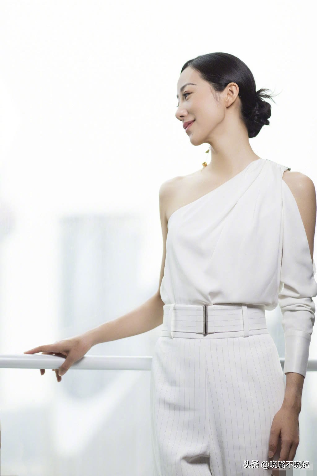 今年最流行的阔腿裤女款米色,新款裤子女最流行的阔腿裤