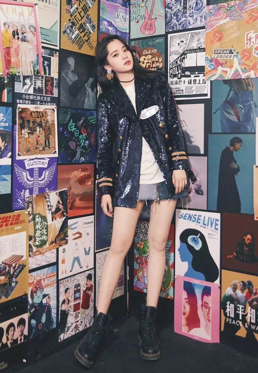 一点也不热,酷妹的马丁靴里都有空调