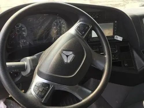 18款解放jh6500马力牵引车怎么样,解放j7对比欧曼est汕德卡旗舰高栏