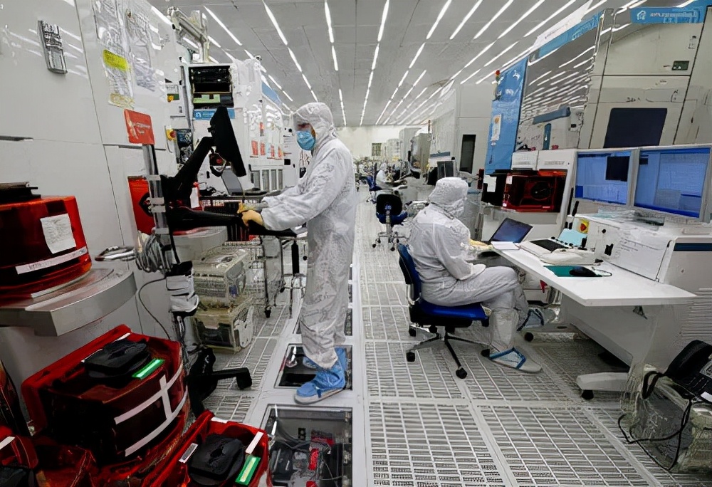 京东方显示屏发展过程,京东方14年烧光3000亿