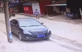 搞笑gif段子妹子有点太淘气了,搞笑gif妹子你又调皮了