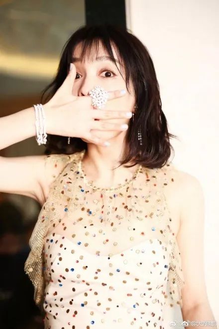 沈梦辰和吴昕在闲鱼上卖东西,沈梦辰和吴昕闲鱼