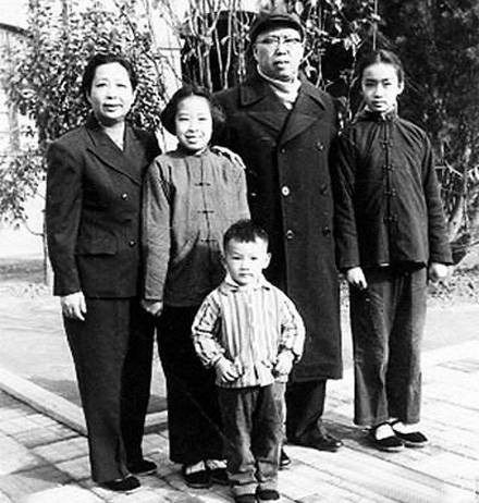 他认为自己“军功少”，主动申请降衔，毛主席：元帅不能没有他啊