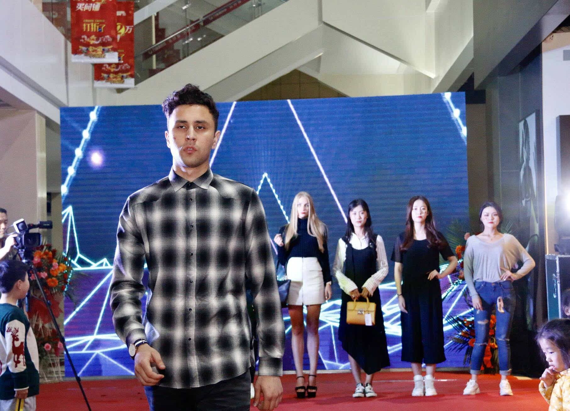 开业首日销售31.8万，谁说名牌产品在农村没有市场？