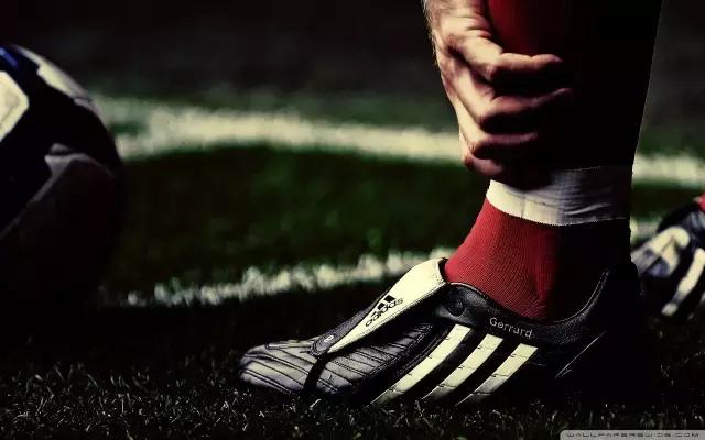 致一起踢球的兄弟们,致足球场上的老男孩