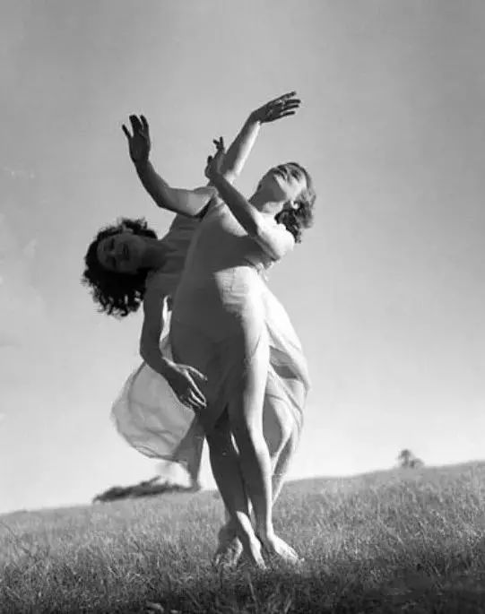 106岁芭蕾舞女终身未婚却人人羡慕：长寿秘诀，远离男人，多跳舞