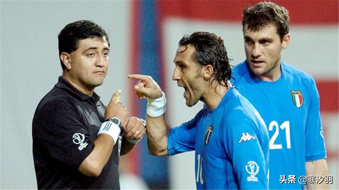 足球场红牌惩罚,足球场的黄牌警告