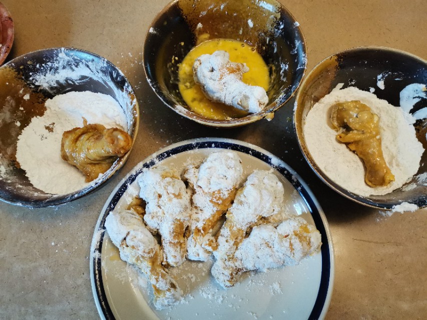 炸鸡腿怎么弄才能外焦里嫩,炸鸡腿如何避免里面没熟