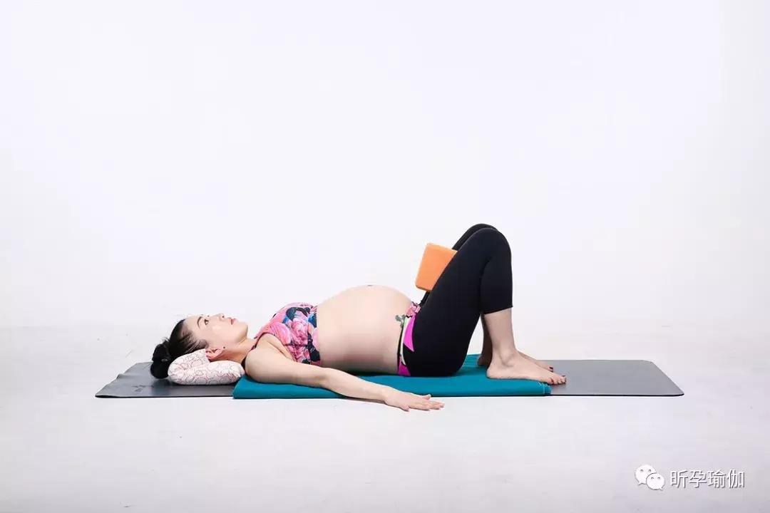 消除面部水肿的瑜伽,孕期瑜伽缓解下肢水肿