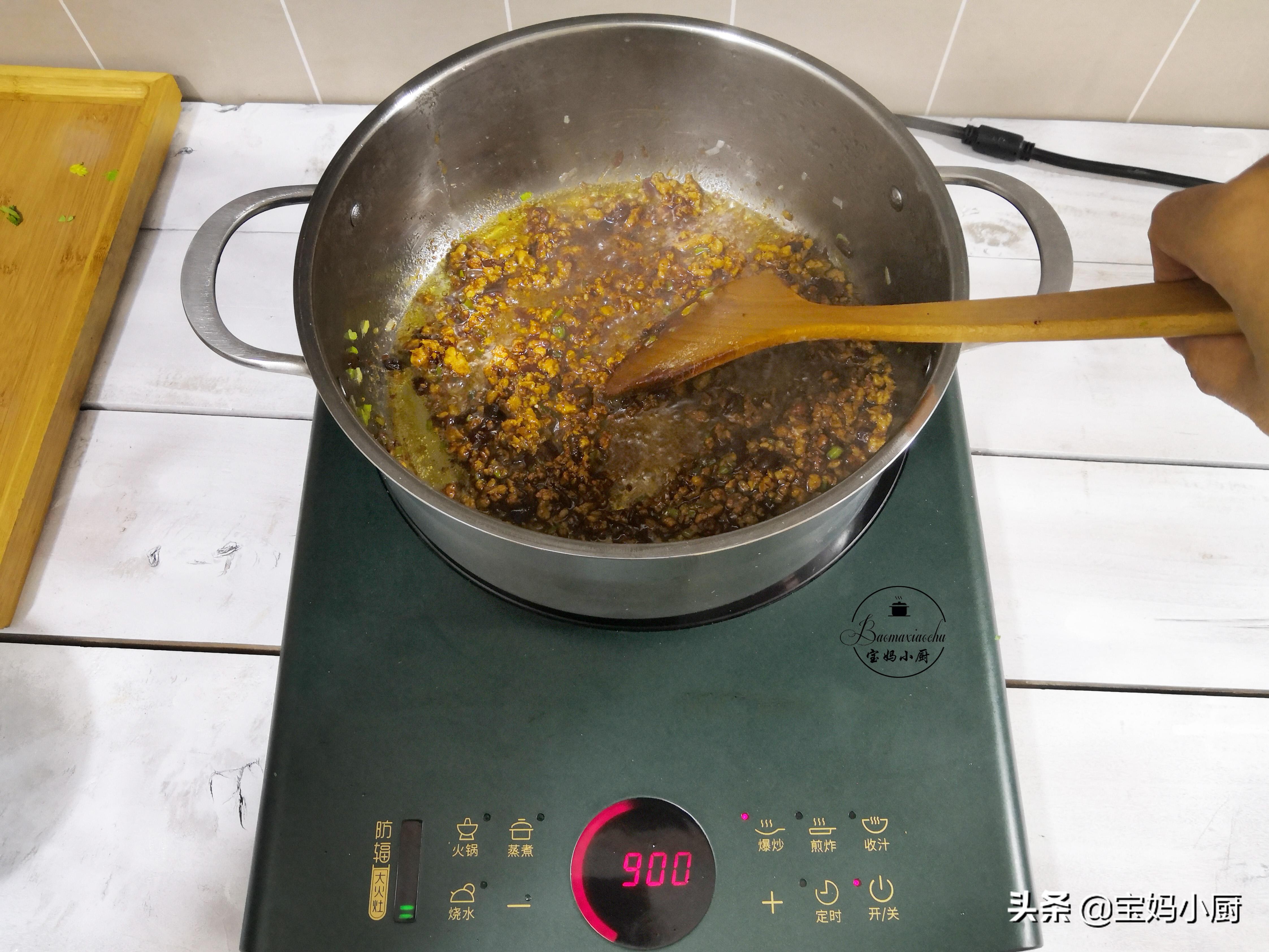 发面蒸包子怎么才能让包子软和,蒸包子不会包褶子