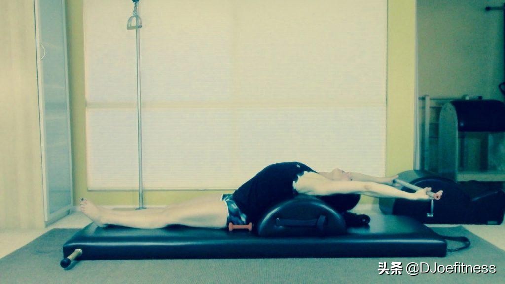 普拉提跟瑜伽的效果有什么区别,明星们练普拉提