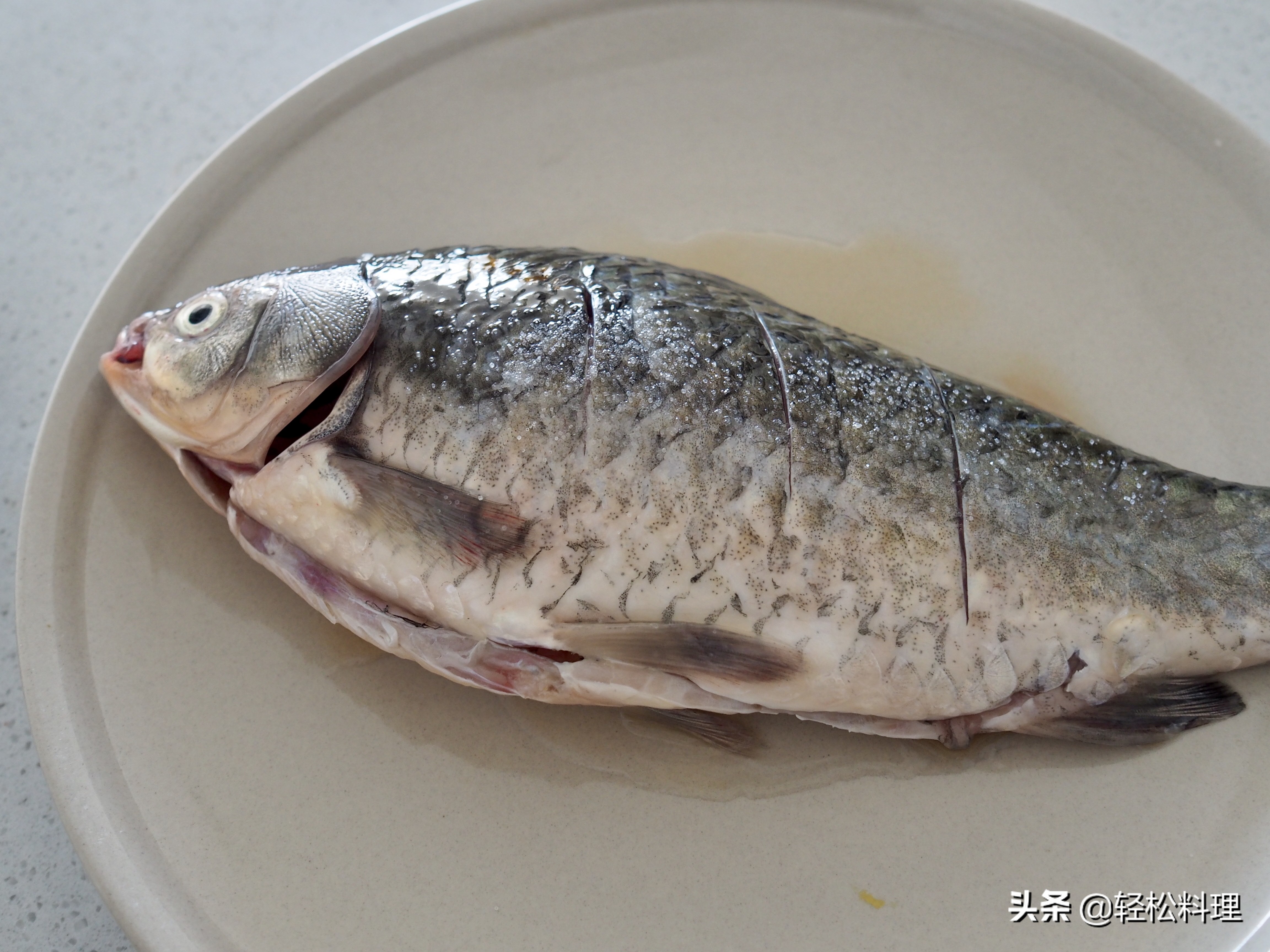 张文宏：鱼汤这样喝才营养！很多人都错了，教你快速熬鱼汤的窍门