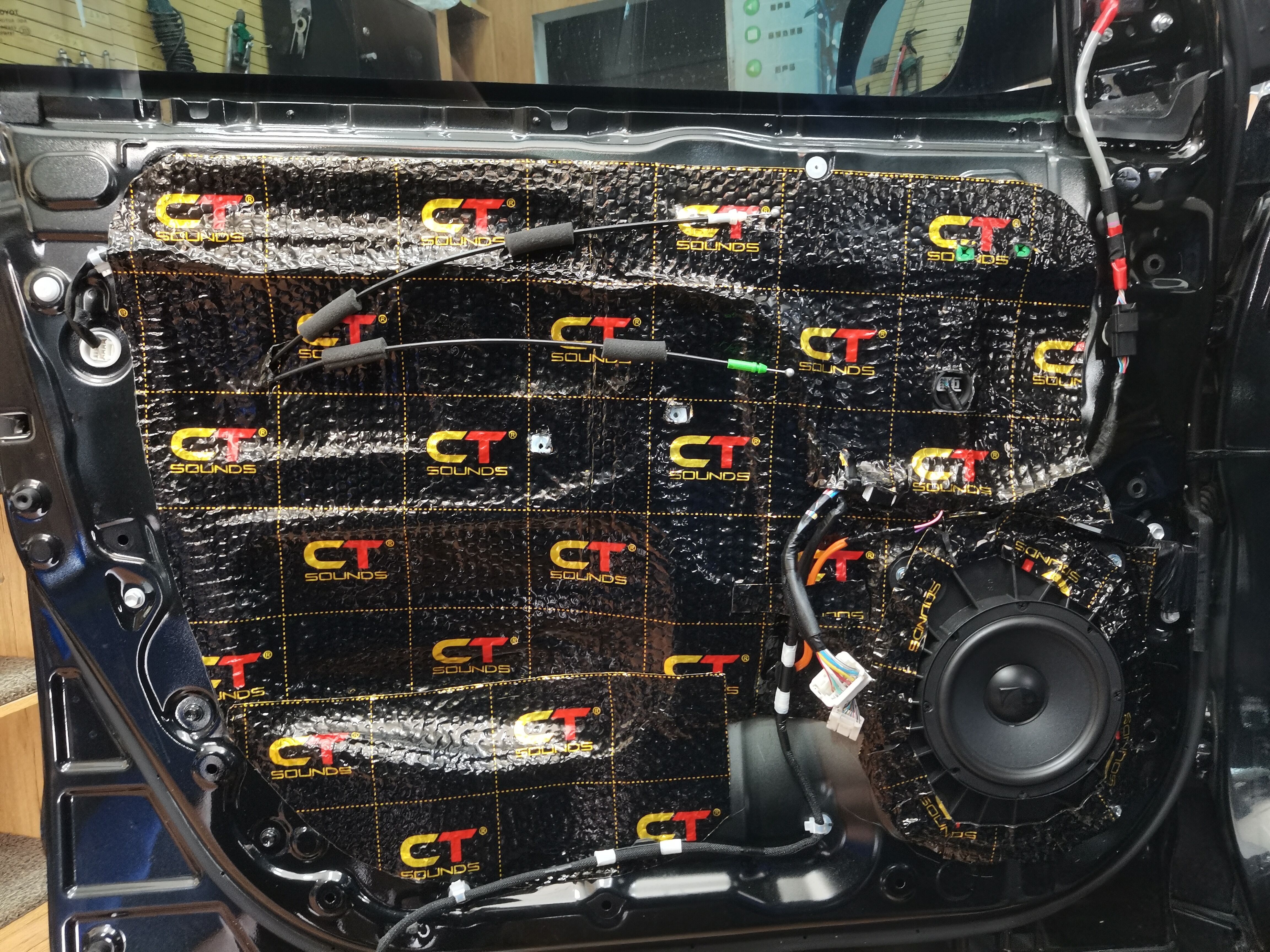 丰田汉兰达音响坏了,汉兰达2.5l双擎四驱尊贵版音响