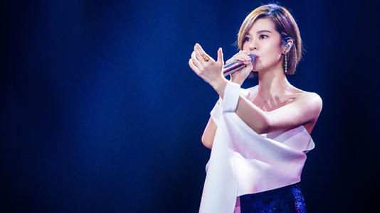 郁可唯被甩荧光棒,36岁的郁可唯