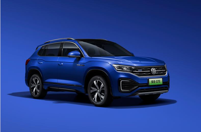 和朋友约着去一起烧烤，他25万的车装X到位还能撩妹，绝了