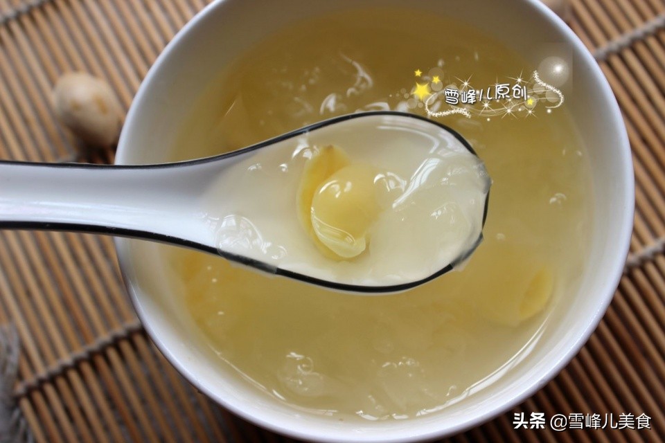 妈给我带了一兜白果，告诉我常做个汤喝，对身体好