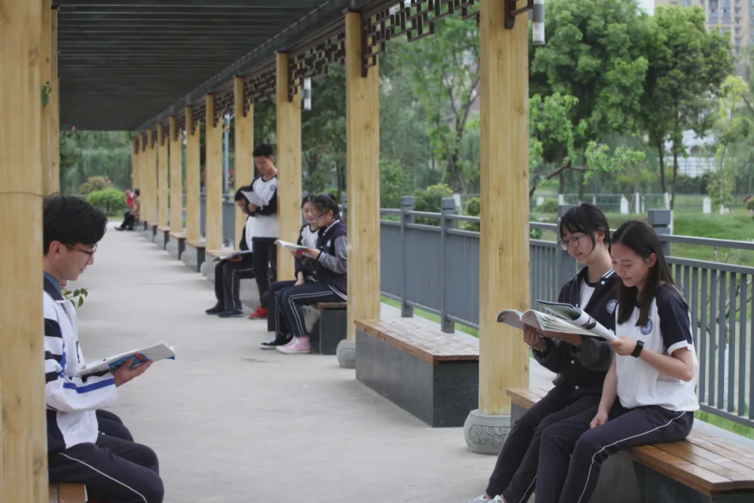 青春有你，真好！成都最美夏季校服大赏