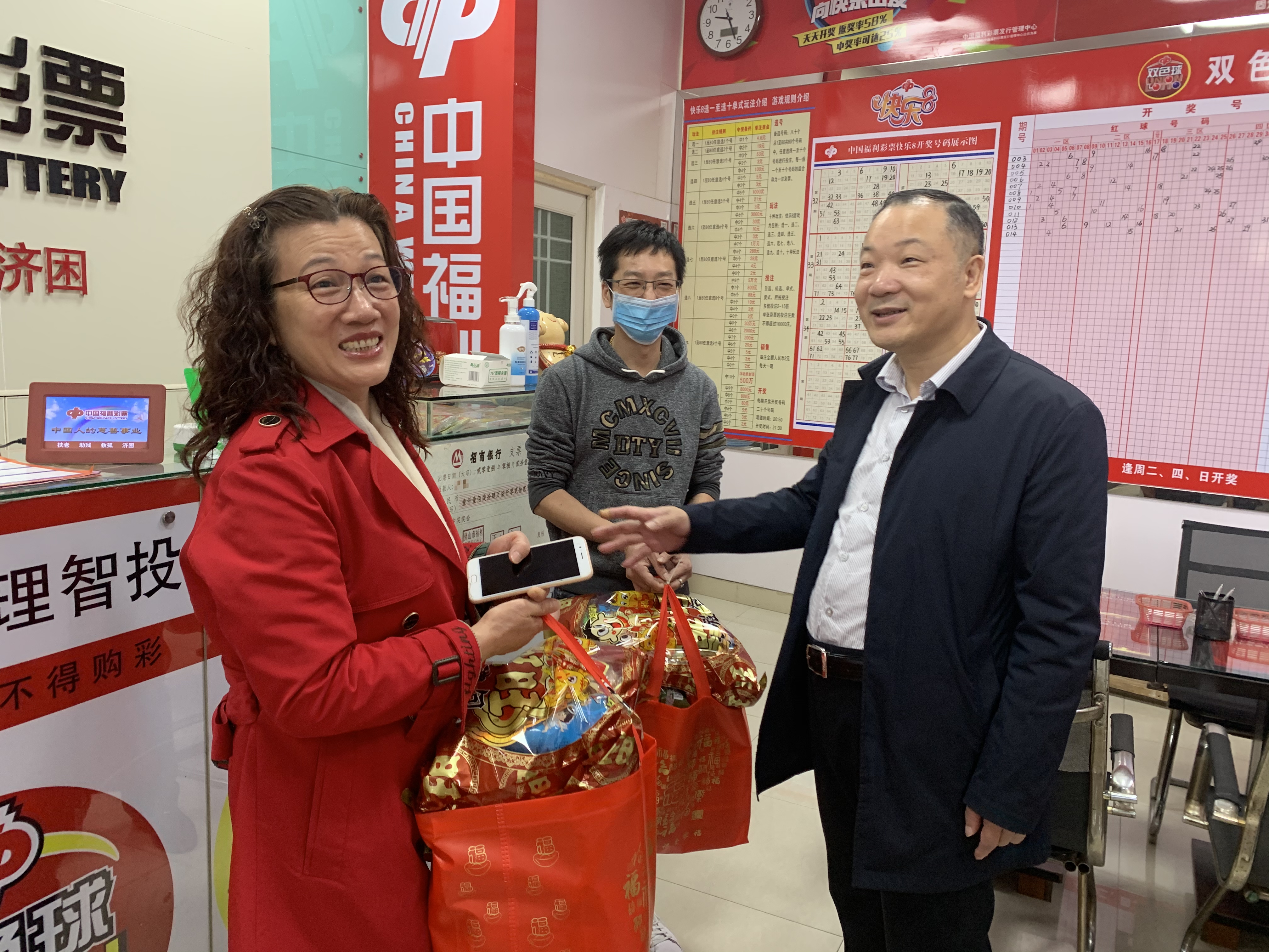 春节送温情，慰问暖人心佛山福彩为站点发千元大红包