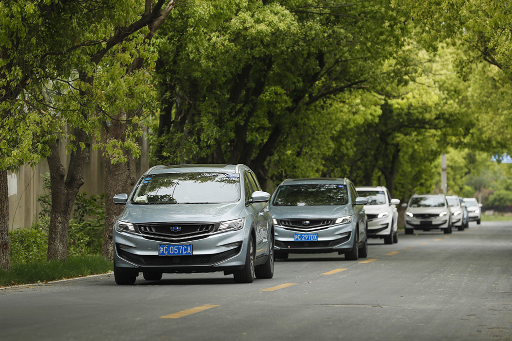 底盘好驾驶感受优秀的省油小车车,20万内值得入手的mpv试驾吉利嘉际